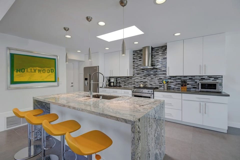 K0032 - 08 - KITCHEN.jpg