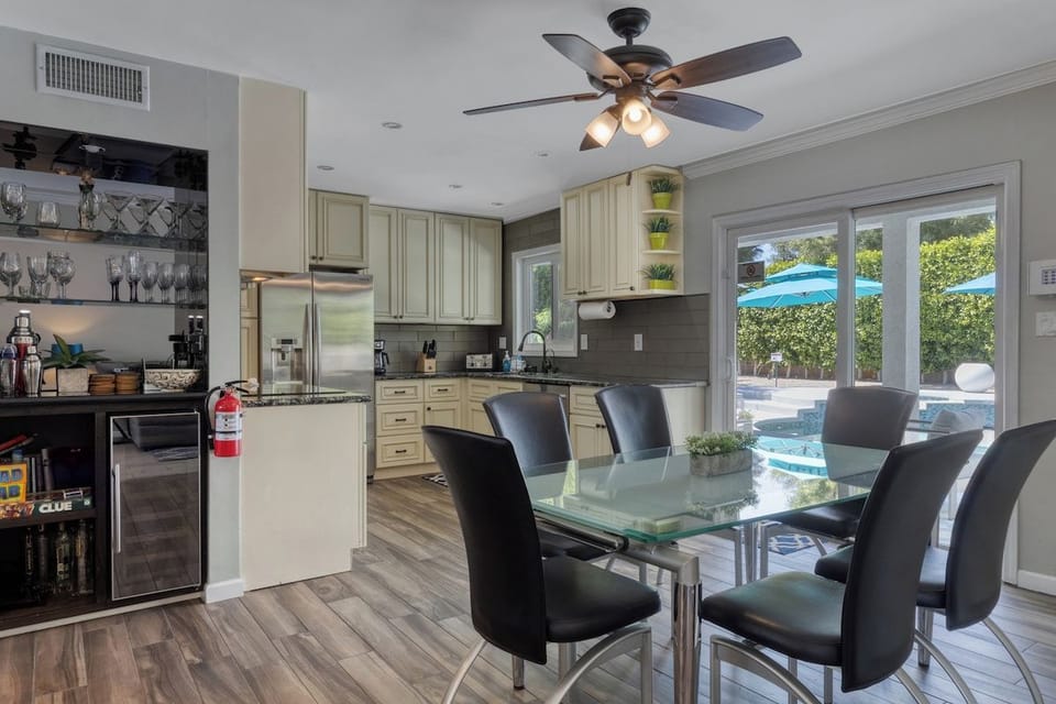 K0031 Dining Room Table