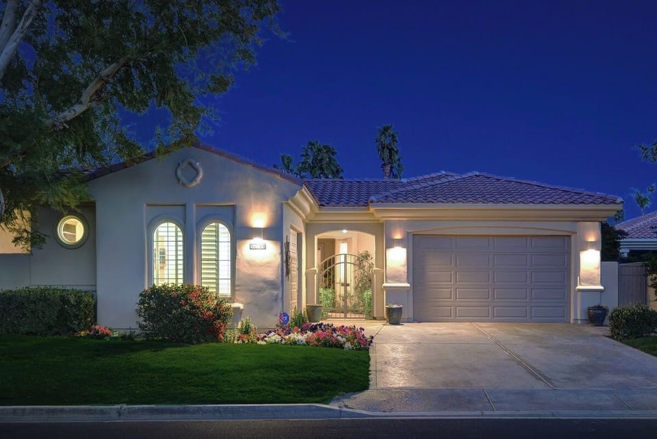 K0715 - 32 - NIGHT FRONT OF HOUSE.jpg