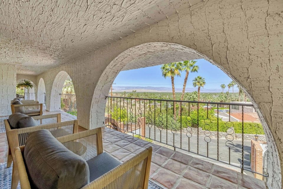 Ridge House - Saloon Balcony View