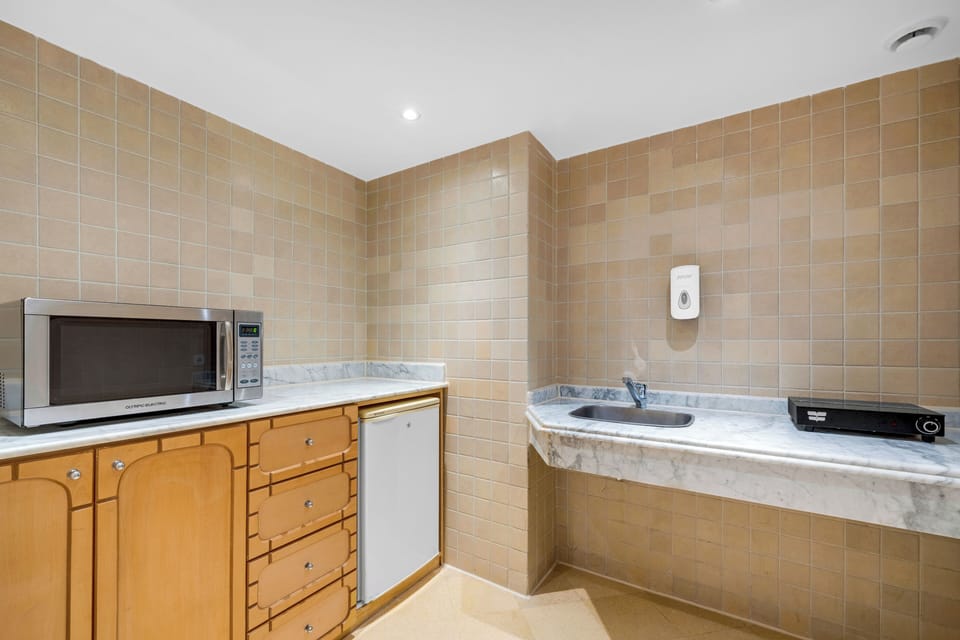 Presidential Suite | Private kitchen | Coffee/tea maker