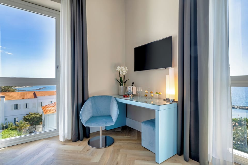 Premium Double Room, Sea View | Premium bedding, pillowtop beds, minibar, in-room safe