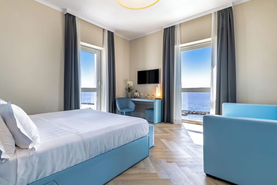 Premium bedding, pillowtop beds, minibar, in-room safe