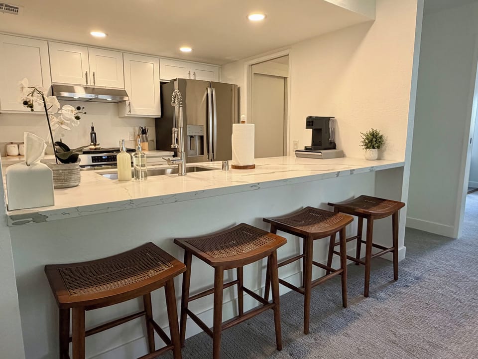 Bright kitchen and breakfast bar with seating for four