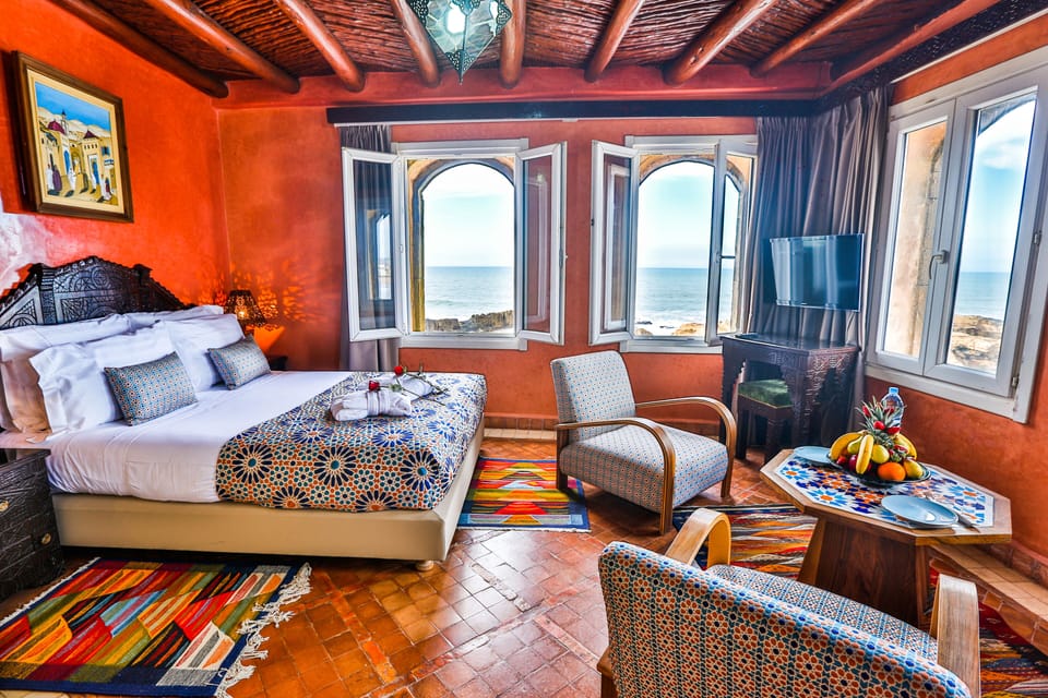 Mini Suite, Sea View | In-room safe, free cribs/infant beds, free WiFi, bed sheets