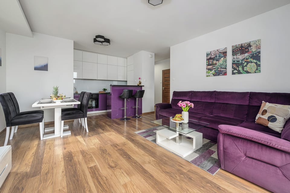 Luxury Apartment, 2 Bedrooms, Courtyard View | Living area | 40-inch TV with satellite channels, Netflix, pay movies