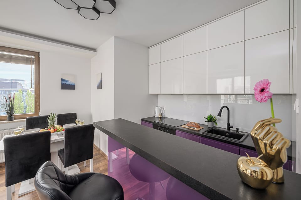 Luxury Apartment, 2 Bedrooms, Courtyard View | Private kitchen | Electric kettle, highchair, griddle, cleaning supplies