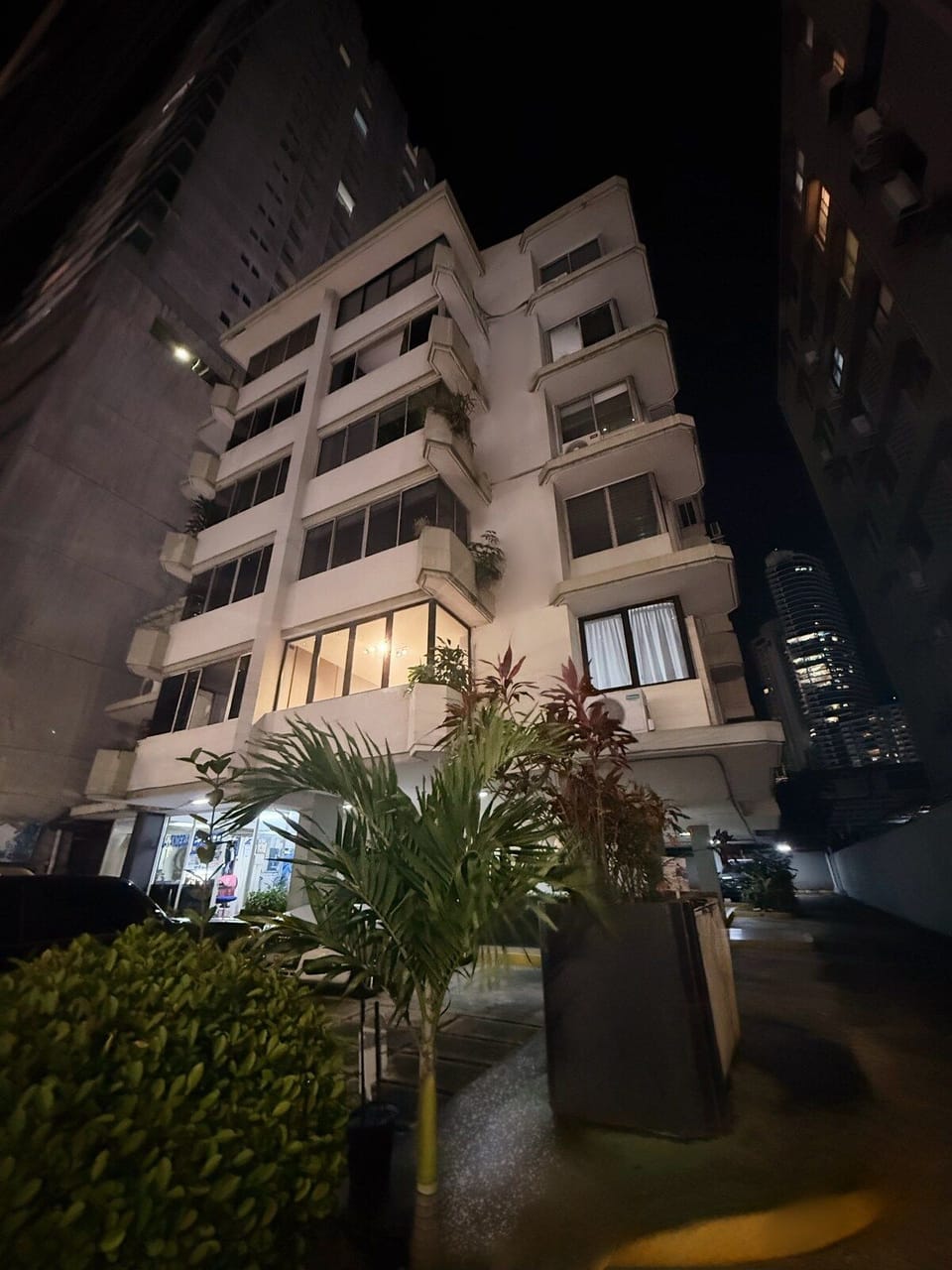 Vista frontal del edificio