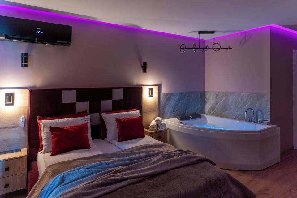 Portovo Private Jacuzzi & AC Suite Apartment in Gdansk