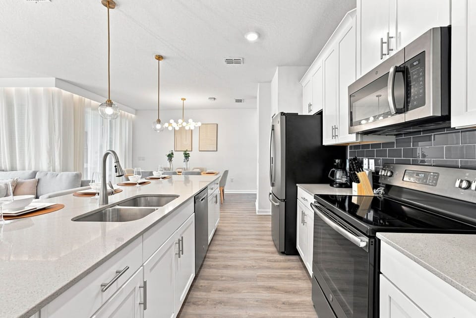 Villa (4 Bedrooms) | Private kitchen | Microwave, oven, stovetop, dishwasher