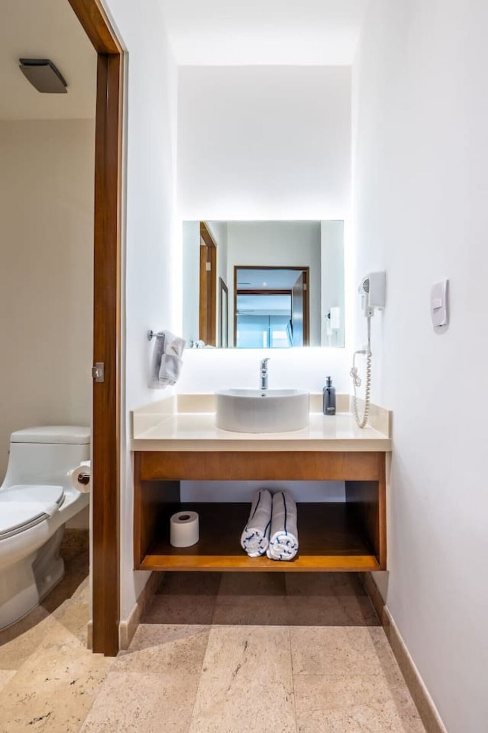 The contemporary bathroom features a spacious vanity, fresh towels, and premium finishes for your daily routine.