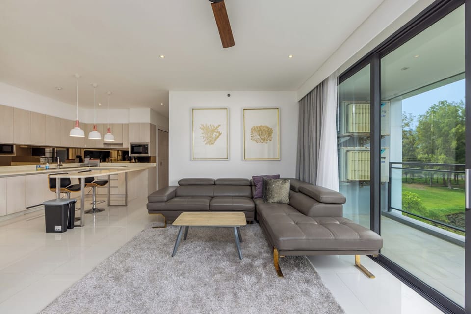 Family Apartment, Balcony, Lake View | Living area