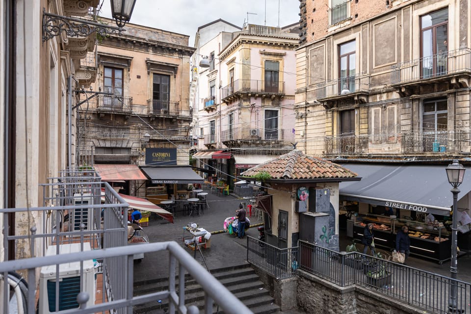 Nearby landmark,Facade/entrance,Neighbourhood,View (from property/room),City view