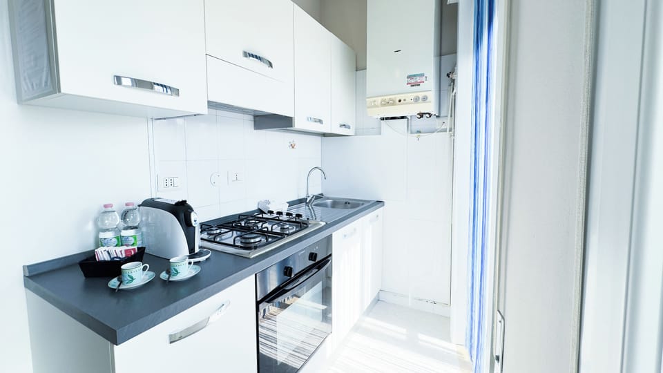 Apartment (1 Bedroom) | Private kitchen | Espresso maker, oven, stovetop, electric kettle