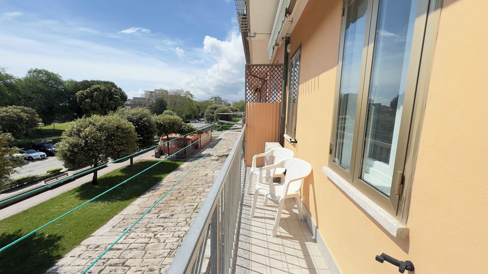 Apartment (1 Bedroom) | Balcony