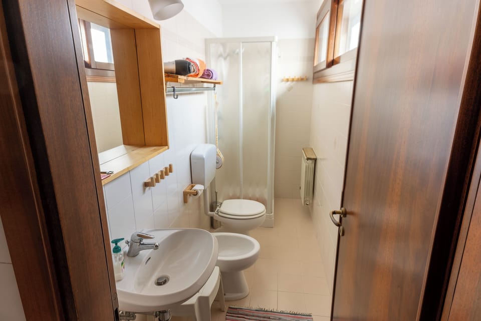 Apartment (1 Bedroom) | Bathroom | Shower, bidet
