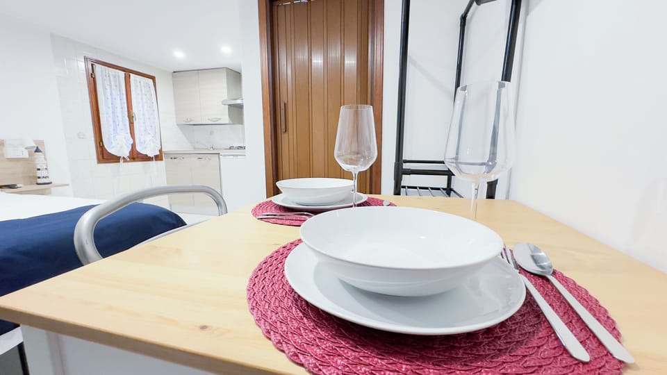Studio (1 Bedroom) | 1 bedroom, iron/ironing board, bed sheets
