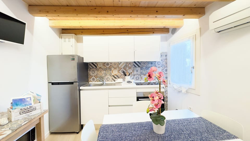 Apartment (2 Bedrooms) | Private kitchenette | Espresso maker, oven, highchair