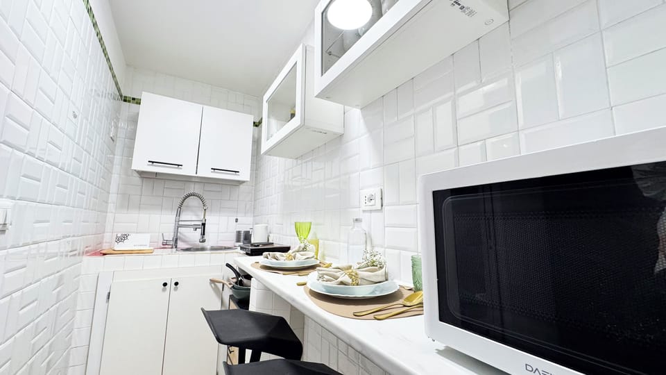 Apartment (1 Bedroom) | Private kitchen | Microwave, stovetop, highchair, cookware/dishes/utensils