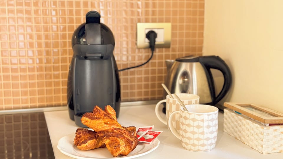 Apartment (1 Bedroom) | Private kitchenette | Espresso maker, microwave, electric kettle, highchair