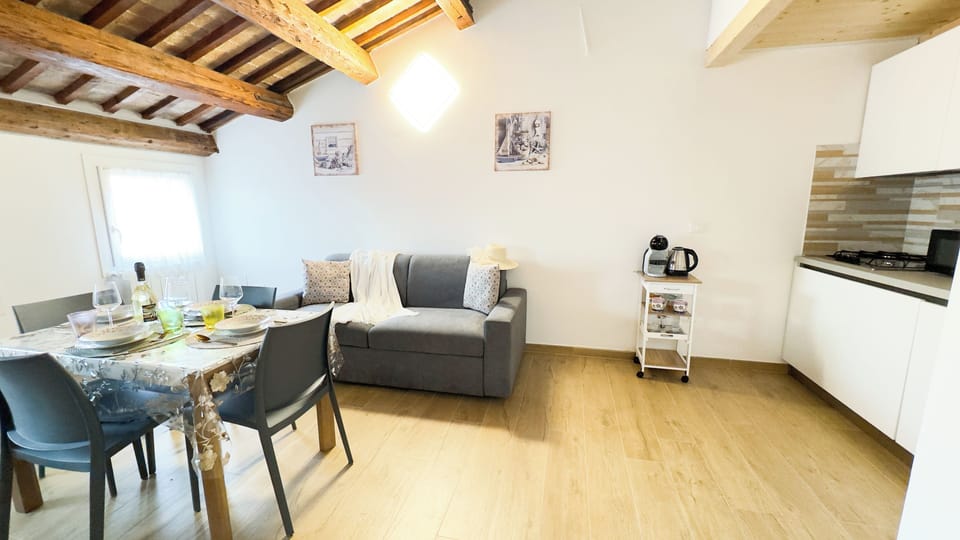 Apartment (1 Bedroom) | Living area | TV