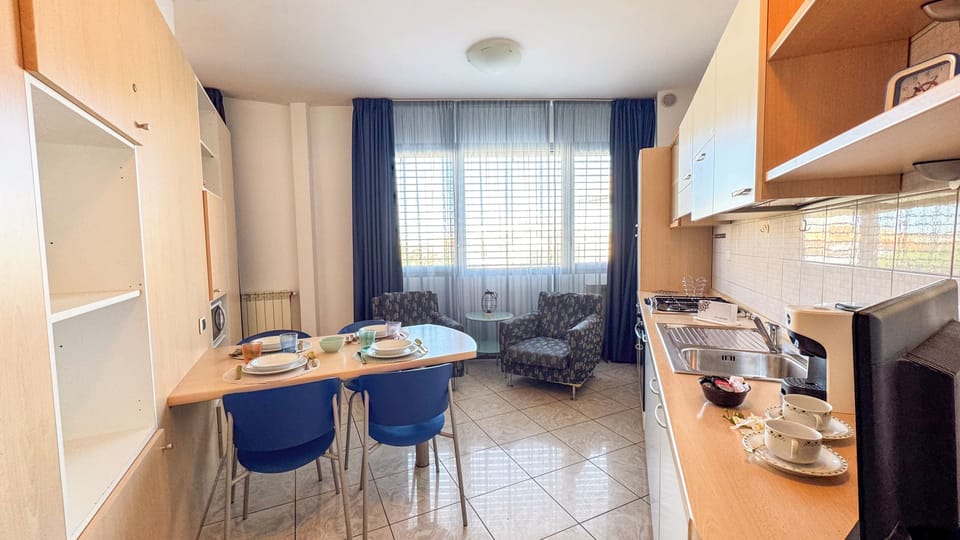 Apartment (2 Bedrooms) | Living area