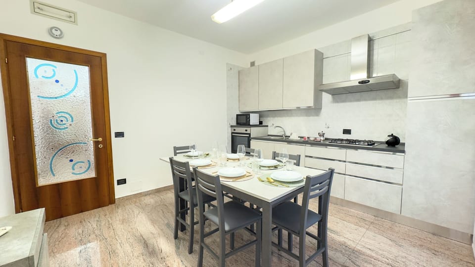 Apartment (2 Bedrooms) | Private kitchen | Espresso maker, microwave, oven, stovetop