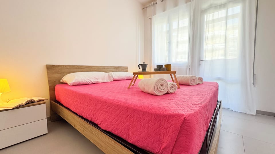 Apartment (2 Bedrooms) | 2 bedrooms, iron/ironing board, cribs (surcharge), bed sheets