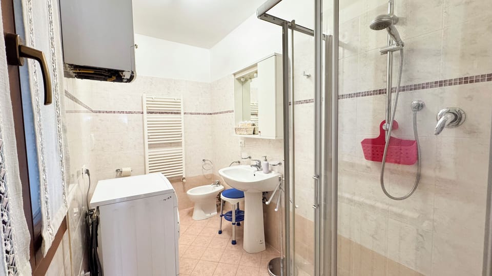 Apartment (1 Bedroom) | Bathroom | Shower, bidet
