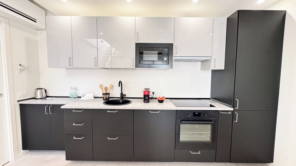 Apartment (2 Bedrooms) | Private kitchenette | Espresso maker, microwave, oven, electric kettle