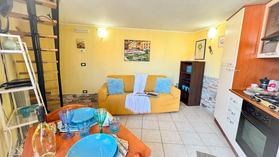 Apartment (1 Bedroom) | Living area | TV