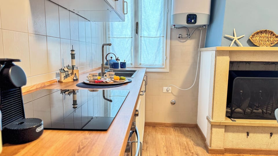 Apartment (1 Bedroom) | Private kitchenette | Espresso maker, microwave, electric kettle, highchair