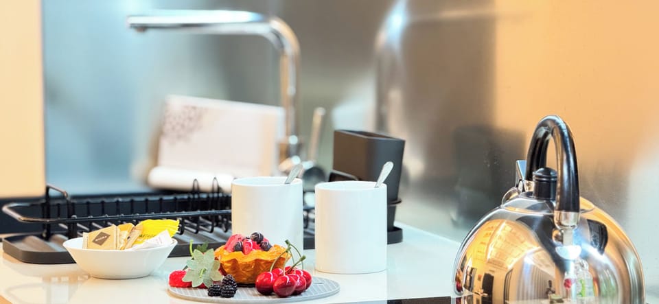 Apartment (1 Bedroom) | Private kitchenette | Microwave, electric kettle, highchair