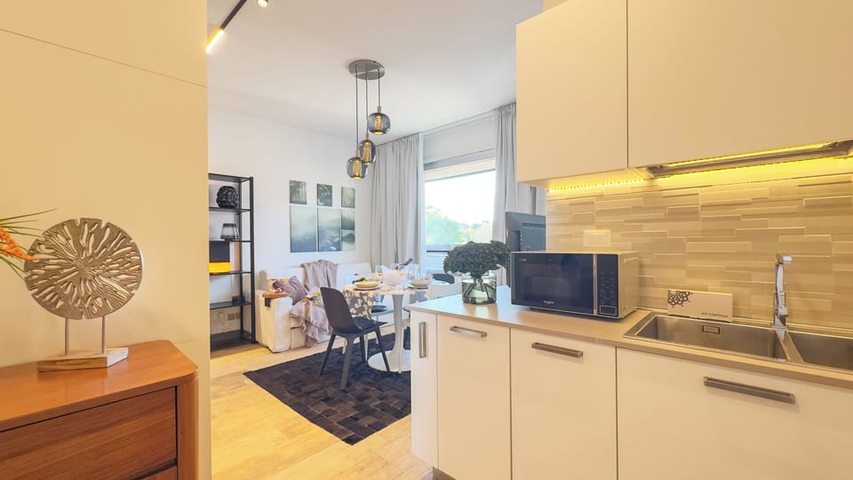 Apartment (1 Bedroom) | Private kitchen | Espresso maker, microwave, oven, stovetop