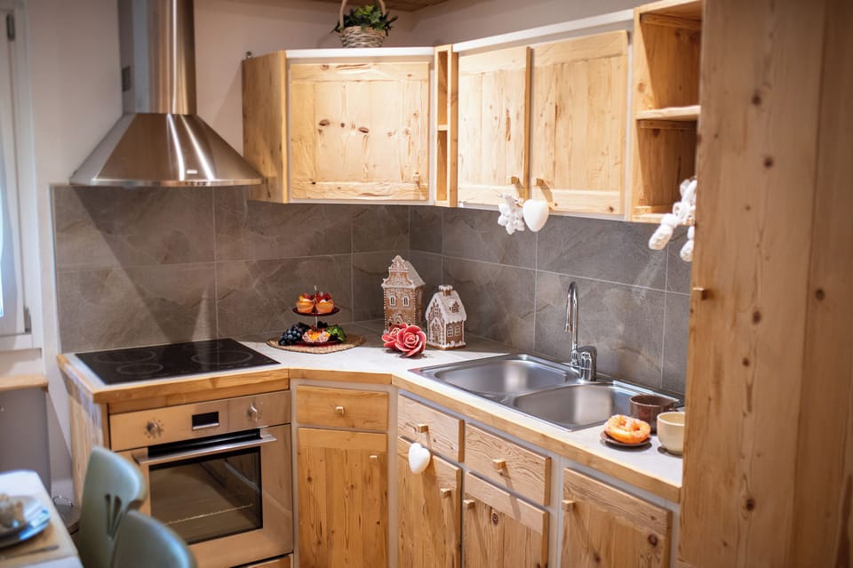 Apartment (1 Bedroom) | Private kitchen | Espresso maker, oven, stovetop, electric kettle