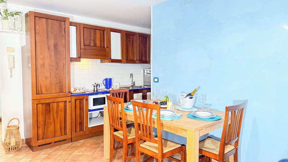 Apartment (2 Bedrooms) | Private kitchen | Microwave, stovetop, dishwasher, electric kettle