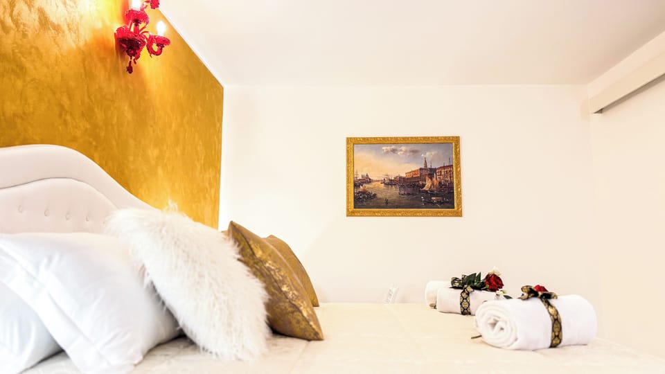 Apartment (2 Bedrooms) | 2 bedrooms, iron/ironing board, cribs (surcharge), bed sheets