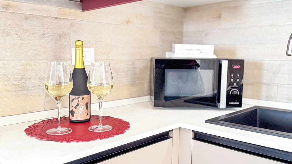 Apartment (1 Bedroom) | Private kitchen | Microwave, oven, stovetop, electric kettle