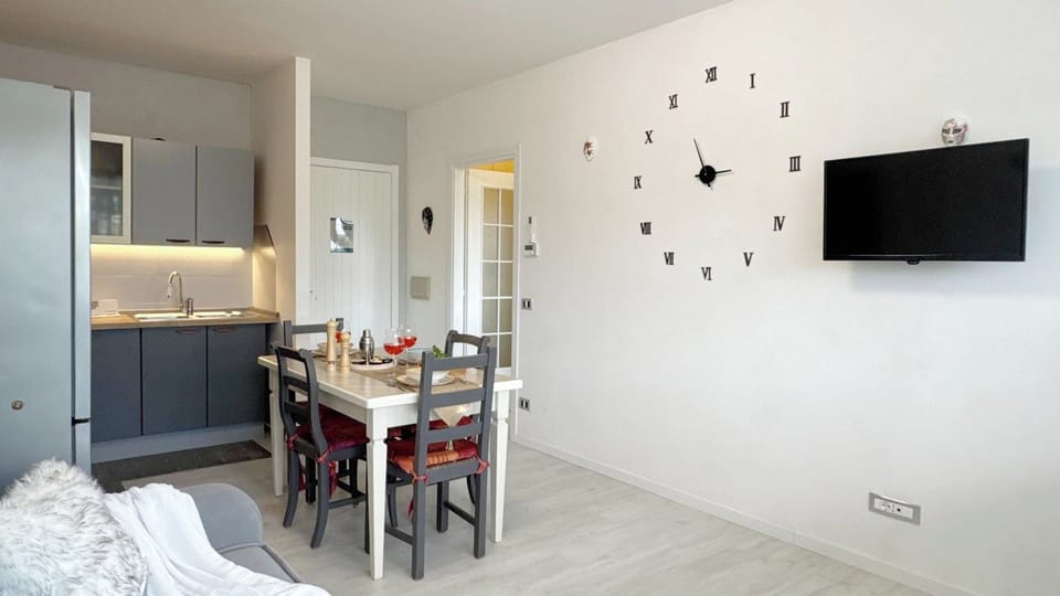 Apartment (1 Bedroom) | Private kitchen | Espresso maker, microwave, stovetop, dishwasher