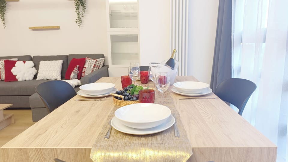 Apartment (2 Bedrooms) | Dining room