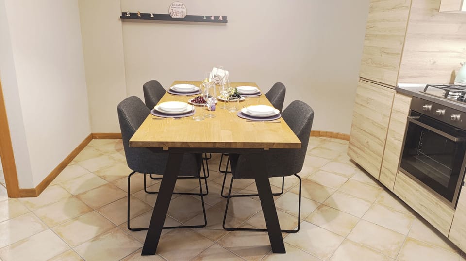 Apartment (1 Bedroom) | Dining room