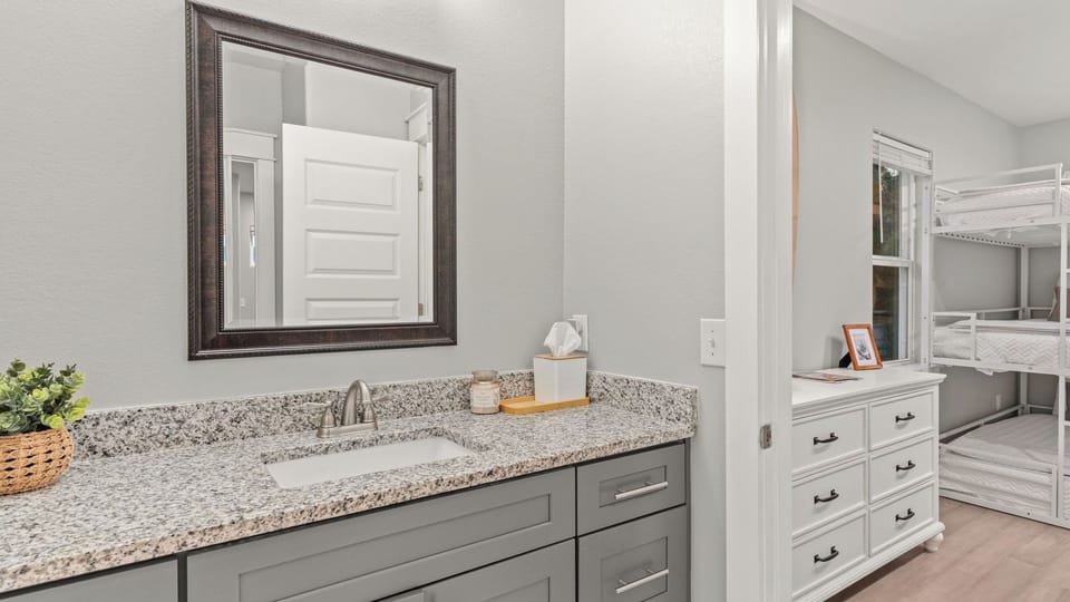 Maré 33 by Avantstay 6-seat Golf Cart + Arcade + Bunk Room Beach Walk + Pool Cottage in Miramar Beach