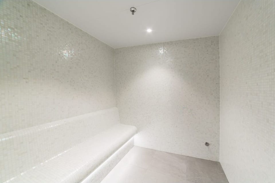 Jewel Steamroom