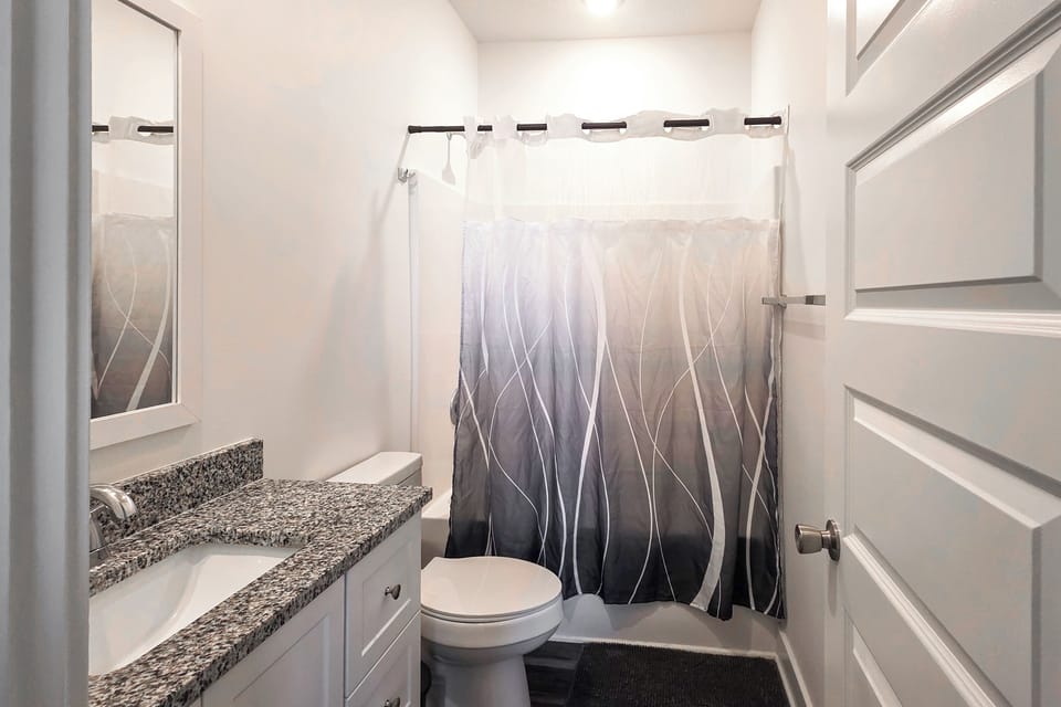 Full Bathroom | Towels & Linens Provided