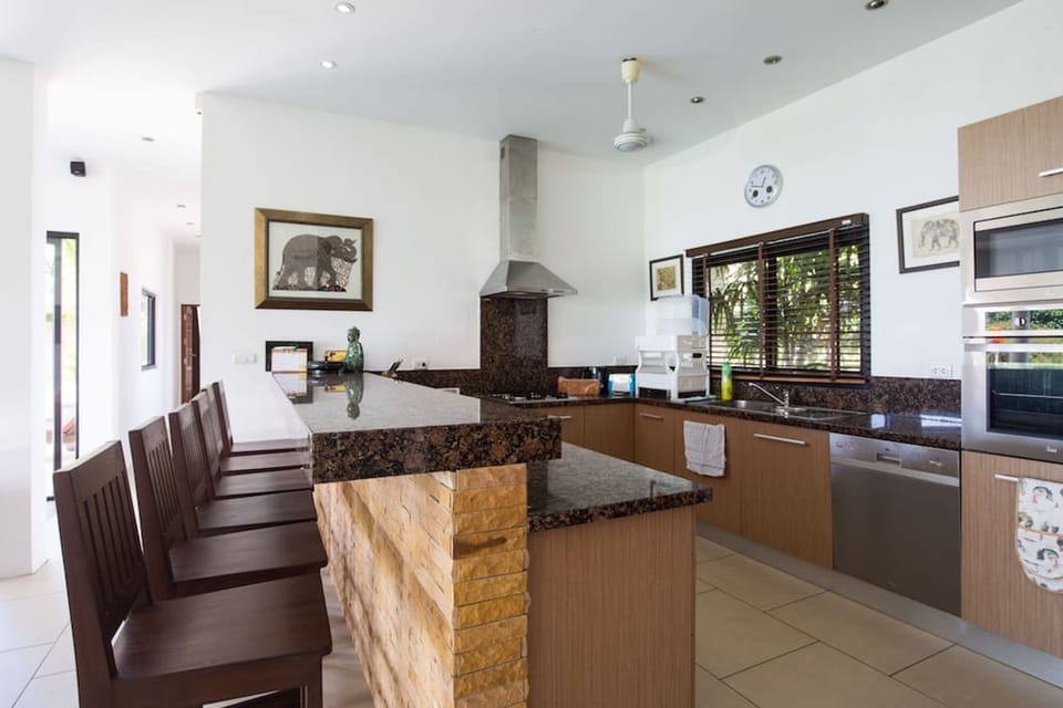 Panoramic Villa, 4 Bedrooms, Sea View | Private kitchen | Full-size fridge, microwave, oven, stovetop