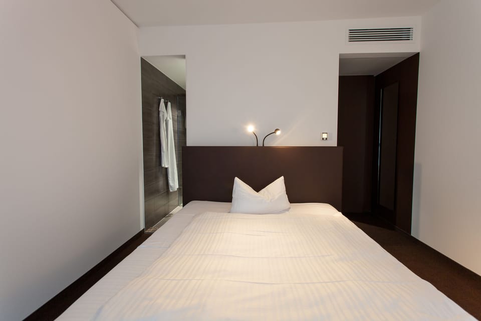 Standard Room | Desk, blackout drapes, soundproofing, free WiFi