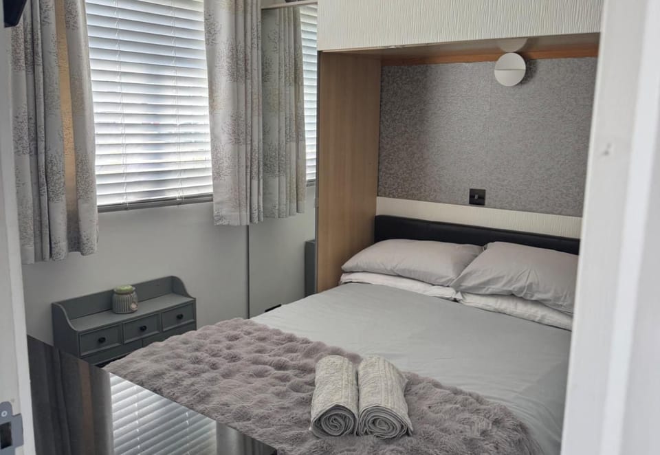 3-bed Camber Sands Cabin - Pool - Parking - Pets Cabin in Camber