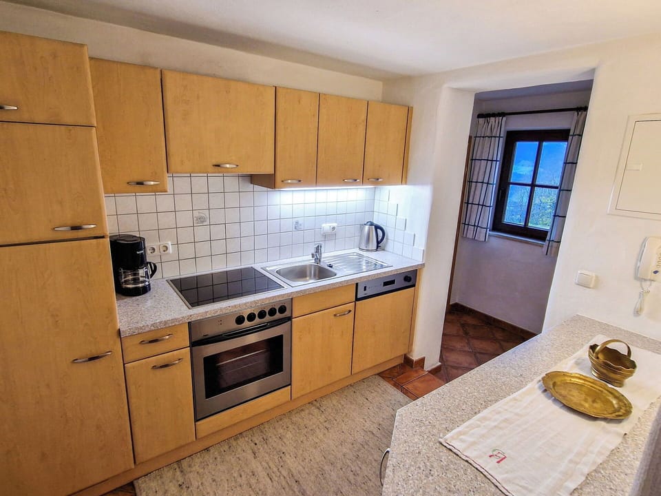 Kitchen, Countertop, Flooring, Kitchen Sink, Floor, Room, Cabinetry, Major Appliance, Apartment, Sink