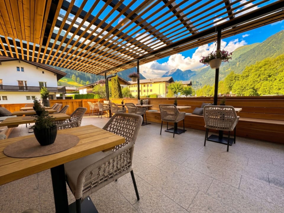House | Outdoor dining