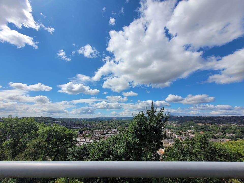 Sheffield 2-bed Penthouse Apt, Sleeps 4 w/ Balcony Apartment in Sheffield